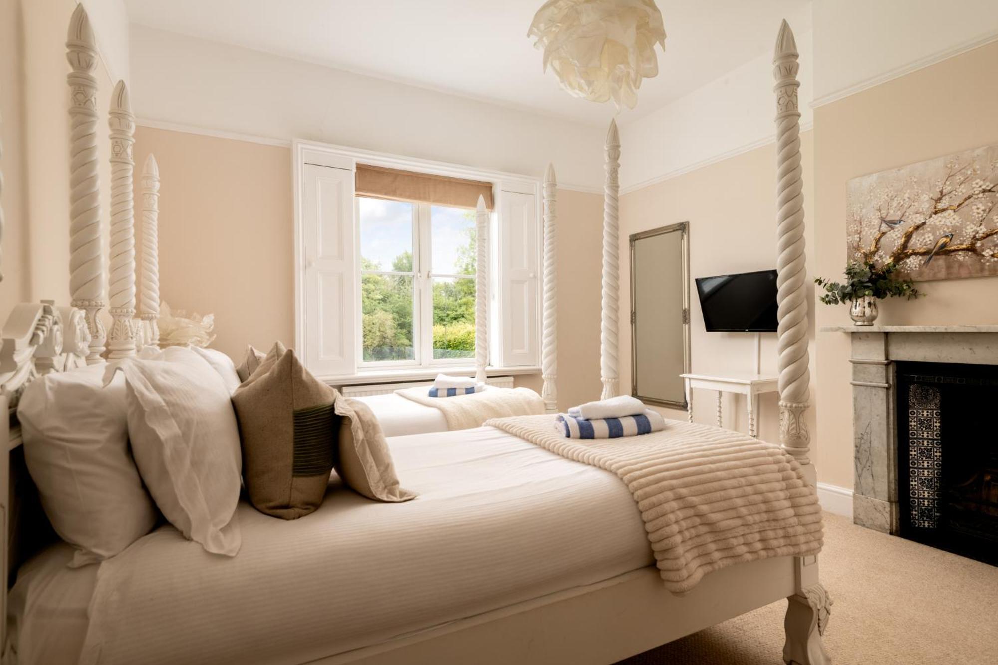 Downwood Vineyard Manor In Idyllic Countryside Villa แบลนด์ฟอร์ดฟอรัม ภายนอก รูปภาพ